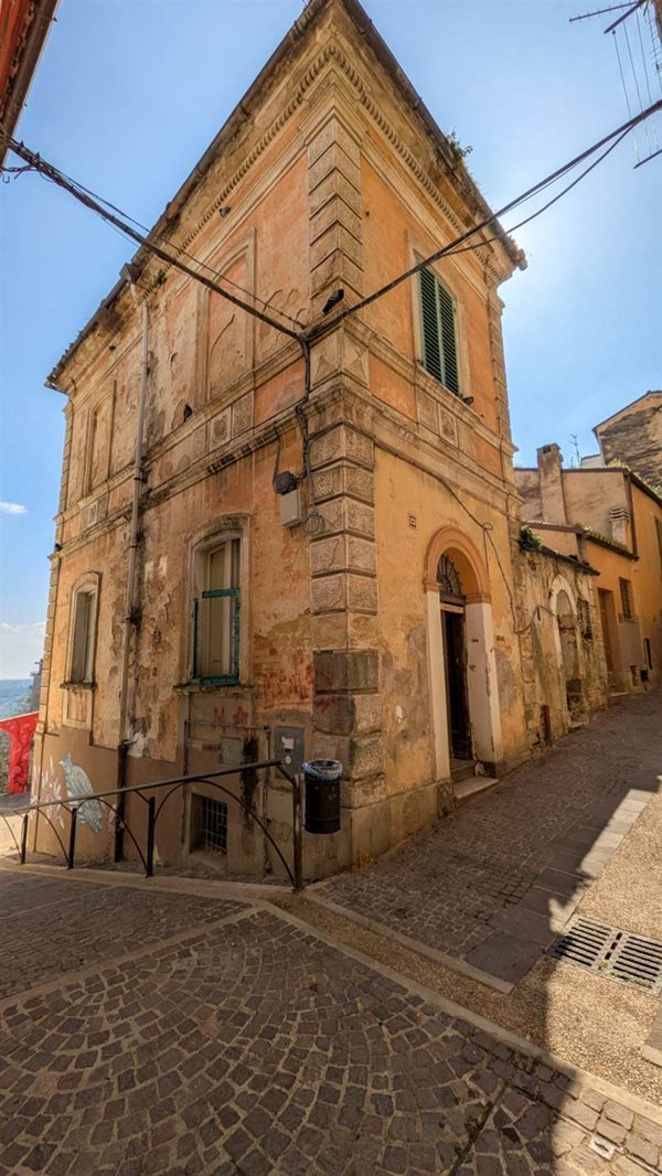 casa indipendente in vendita a Chieti in zona Centro Città