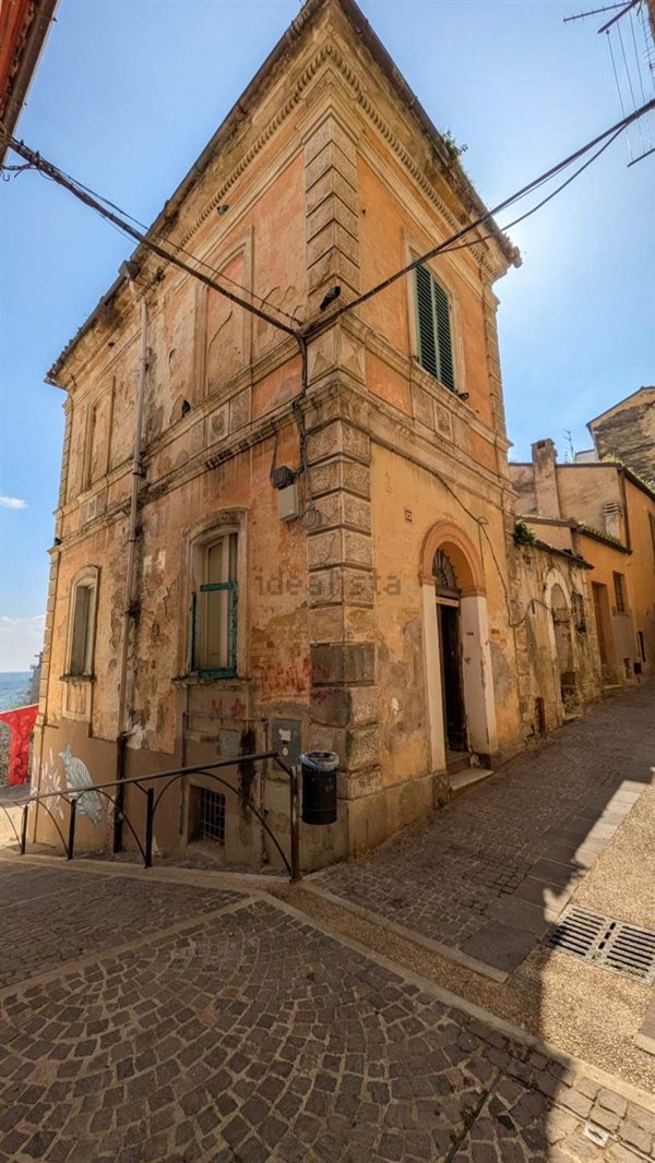 casa indipendente in vendita a Chieti in zona Centro Città