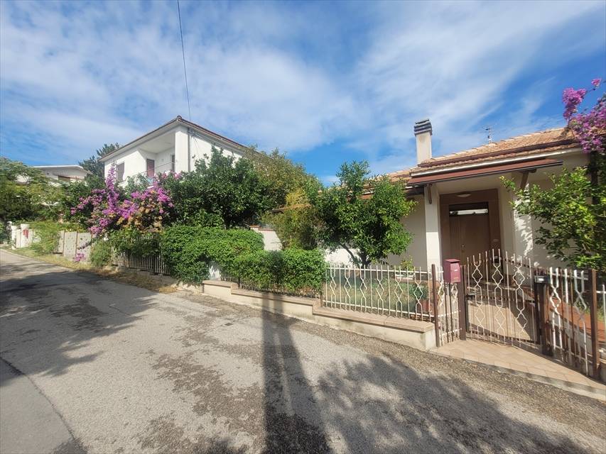 casa indipendente in vendita a Chieti in zona Sant'Anna