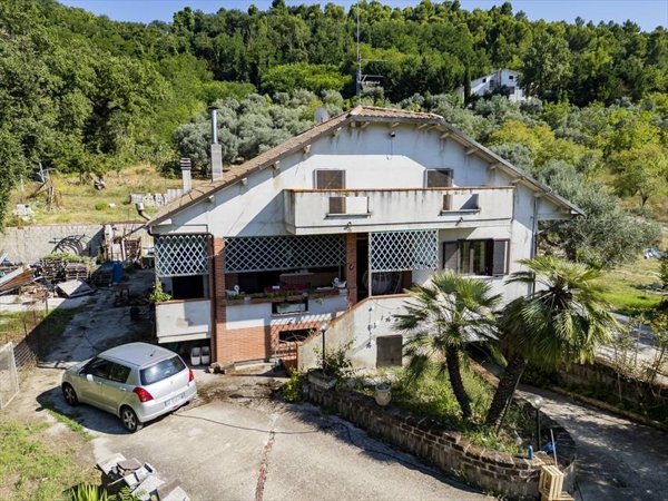 casa indipendente in vendita a Chieti