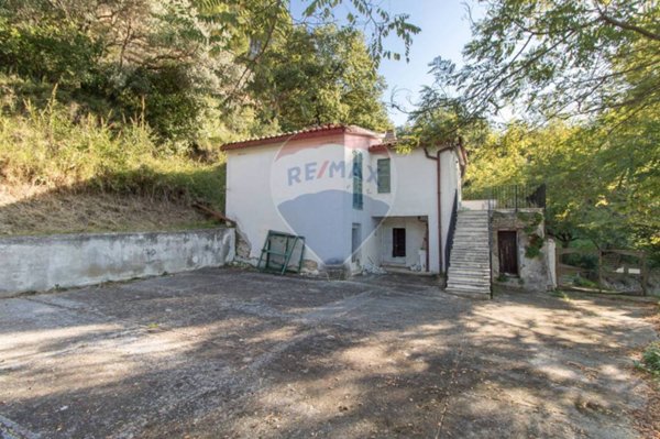 casa indipendente in vendita a Chieti in zona Villa degli Ulivi