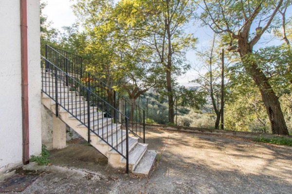 casa indipendente in vendita a Chieti in zona Tricalle