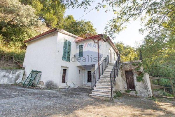 casa indipendente in vendita a Chieti in zona Villa degli Ulivi