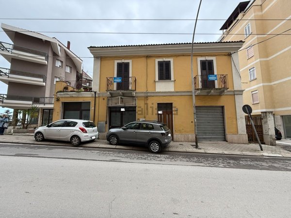esavano in vendita a Chieti in zona Centro Città