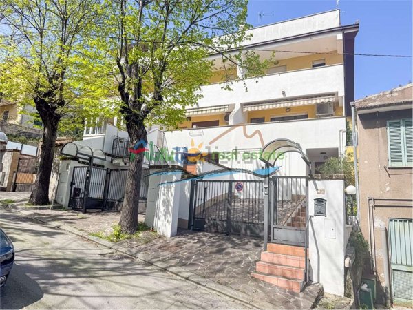 casa indipendente in vendita a Chieti