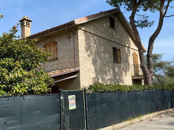 casa indipendente in vendita a Chieti