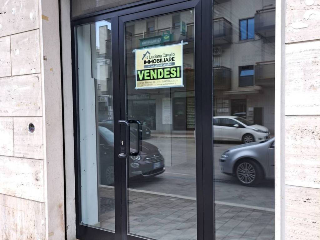 negozio in vendita a Chieti in zona Chieti Scalo