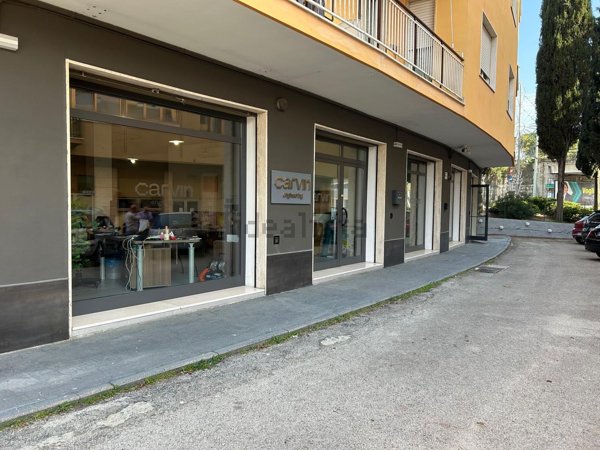 ufficio in vendita a Chieti in zona Chieti Scalo
