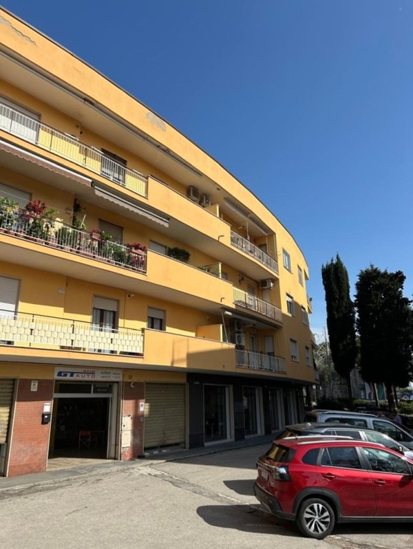 locale commerciale in vendita a Chieti in zona Chieti Scalo