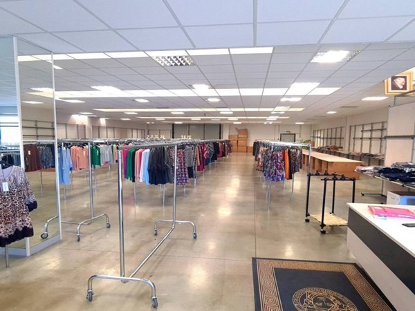 locale commerciale in vendita a Chieti in zona Chieti Scalo