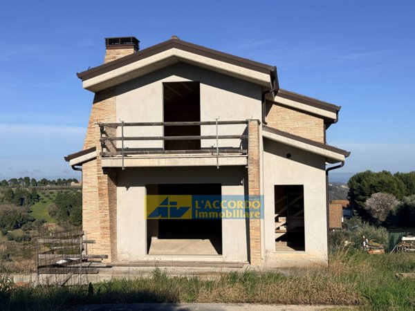 casa indipendente in vendita a Chieti in zona Chieti Scalo