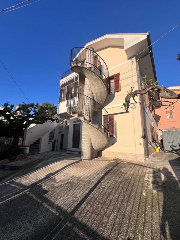 casa indipendente in vendita a Chieti in zona Chieti Scalo
