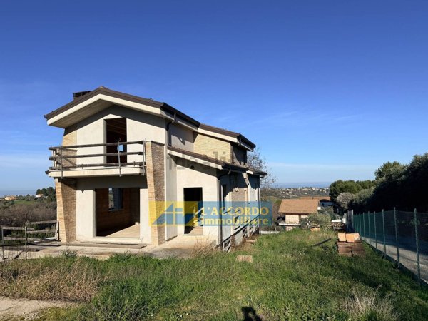 casa indipendente in vendita a Chieti in zona Chieti Scalo
