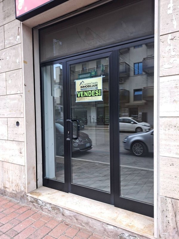 locale commerciale in vendita a Chieti