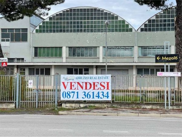 locale commerciale in vendita a Chieti in zona Chieti Scalo