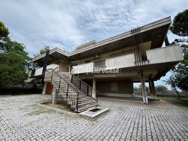 casa indipendente in vendita a Chieti in zona San Salvatore