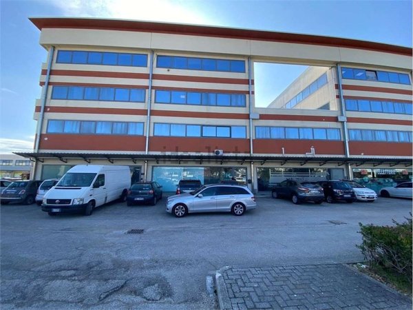 capannone in vendita a Chieti in zona Chieti Scalo
