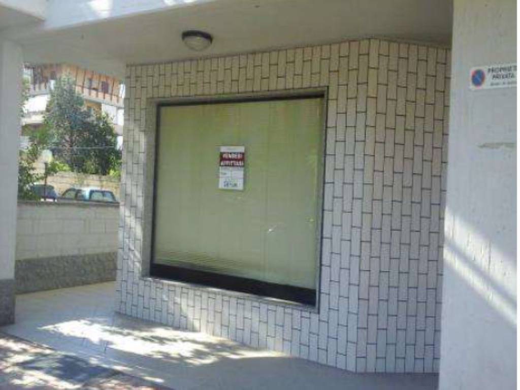negozio in vendita a Chieti in zona Chieti Scalo