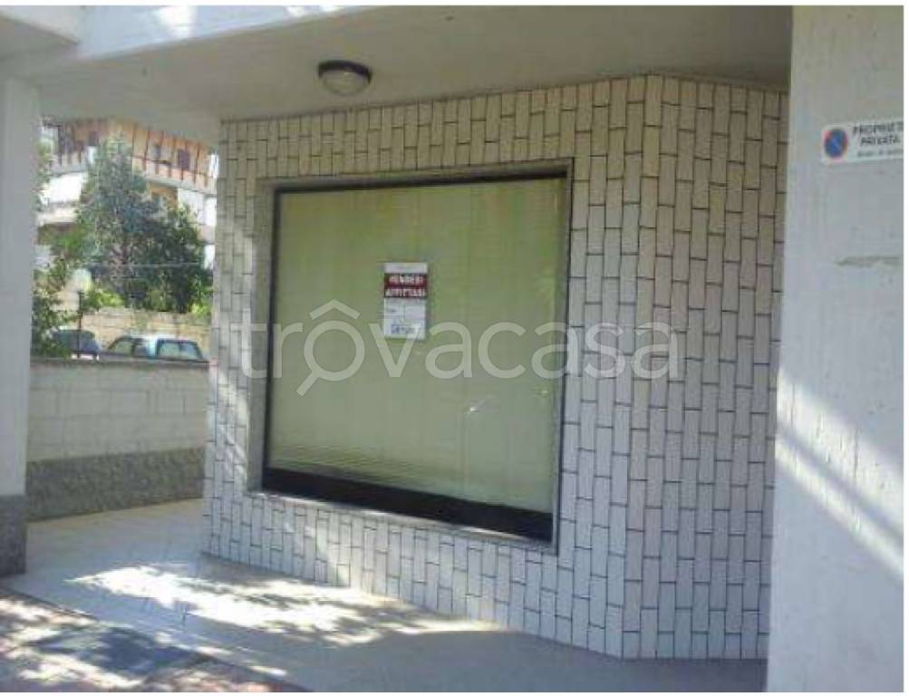 negozio in vendita a Chieti in zona Chieti Scalo