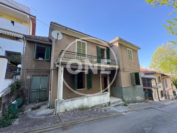 casa indipendente in vendita a Chieti