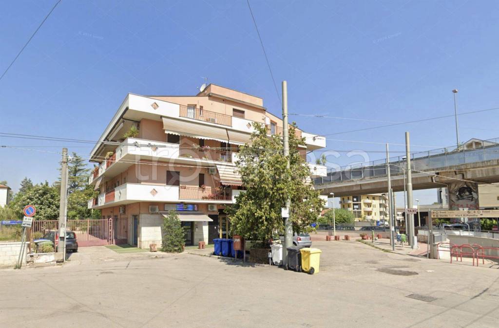 negozio in vendita a Chieti in zona Chieti Scalo