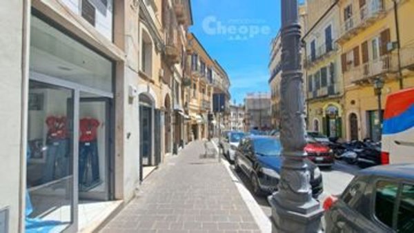 locale commerciale in vendita a Chieti in zona Centro Città