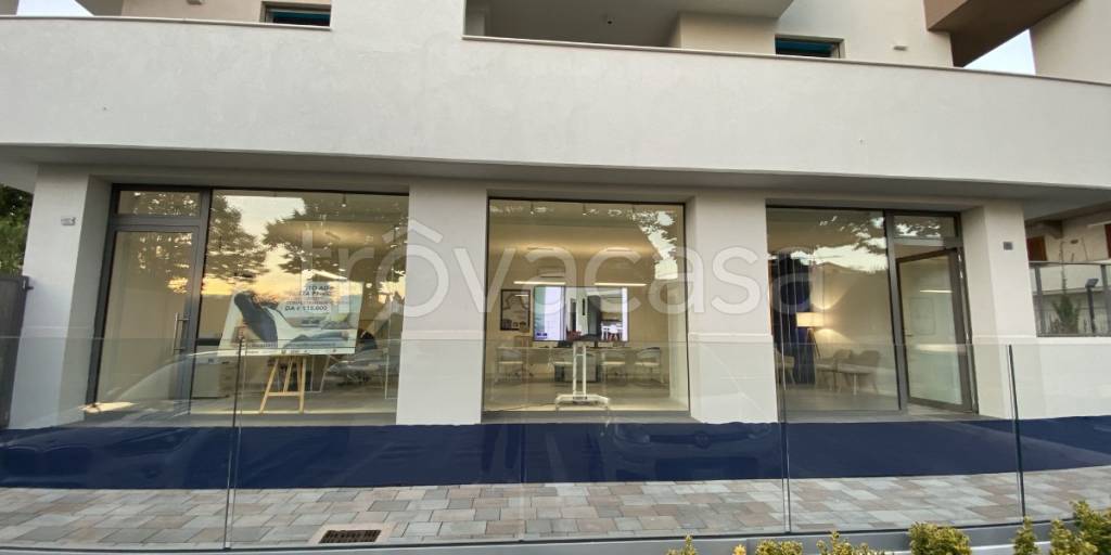 negozio in vendita a Chieti in zona Chieti Scalo