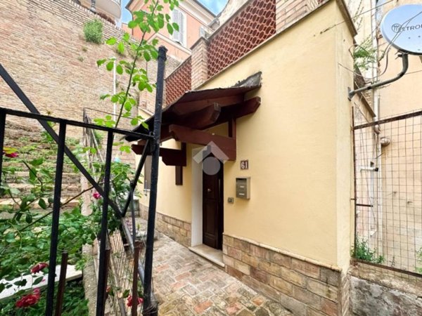 casa indipendente in vendita a Chieti in zona Centro Città