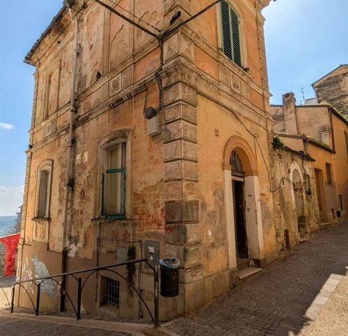 casa indipendente in vendita a Chieti in zona Centro Città