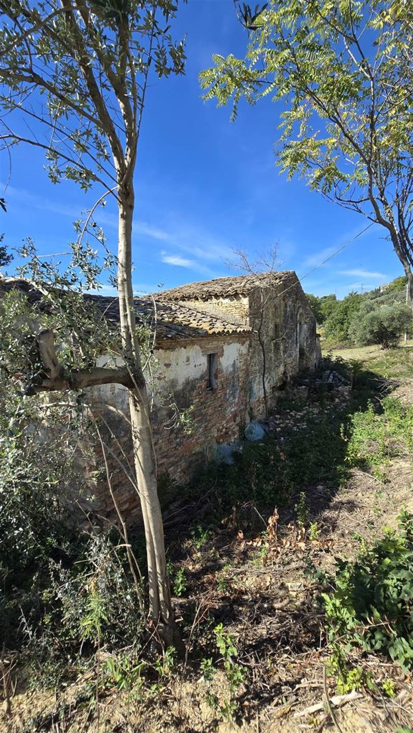 casa indipendente in vendita a Chieti in zona Viale Europa