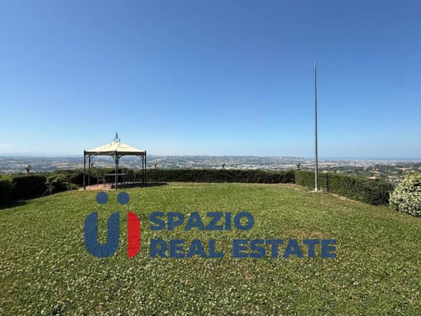 casa indipendente in vendita a Chieti in zona San Salvatore