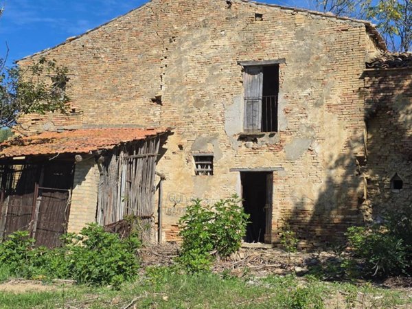 casa indipendente in vendita a Chieti in zona Colle Marcone
