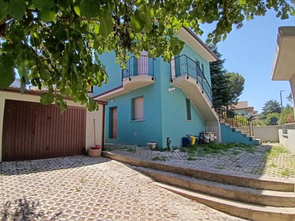casa indipendente in vendita a Chieti in zona Centro Città