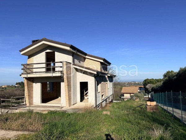 casa indipendente in vendita a Chieti in zona San Salvatore