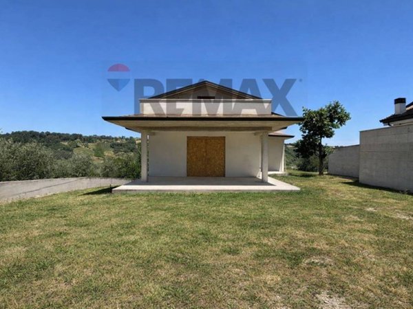 casa indipendente in vendita a Chieti in zona San Salvatore