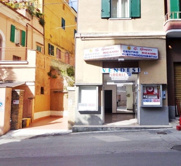 negozio in vendita a Chieti in zona Centro Città