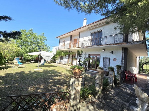 casa indipendente in vendita a Chieti in zona Centro Città