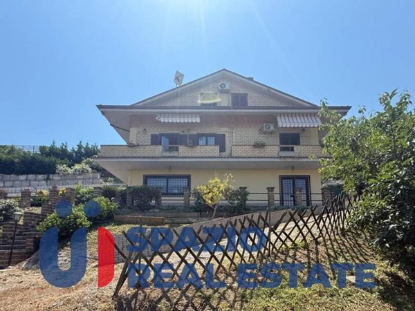 casa indipendente in vendita a Chieti in zona San Salvatore