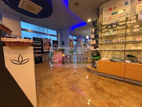 negozio in vendita a Chieti in zona Chieti Scalo