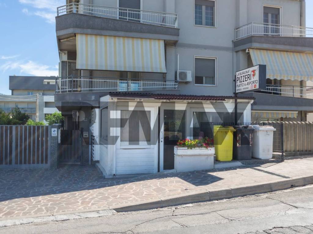 negozio in vendita a Chieti in zona Chieti Scalo