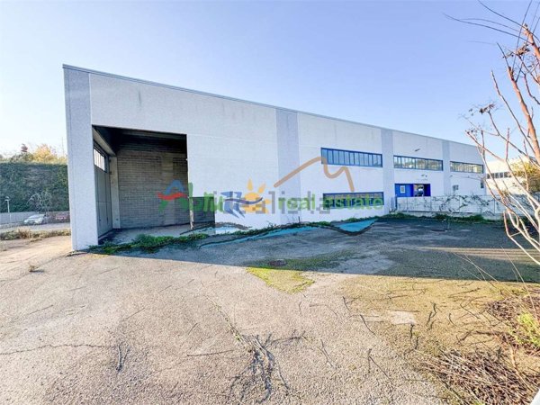 capannone in vendita a Chieti in zona Madonna del Freddo