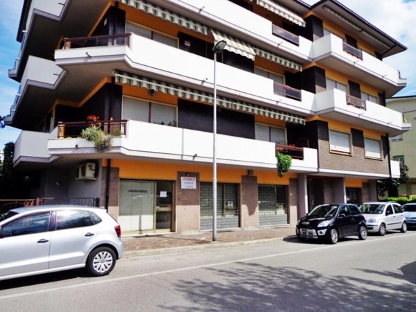 locale commerciale in vendita a Chieti in zona Chieti Scalo