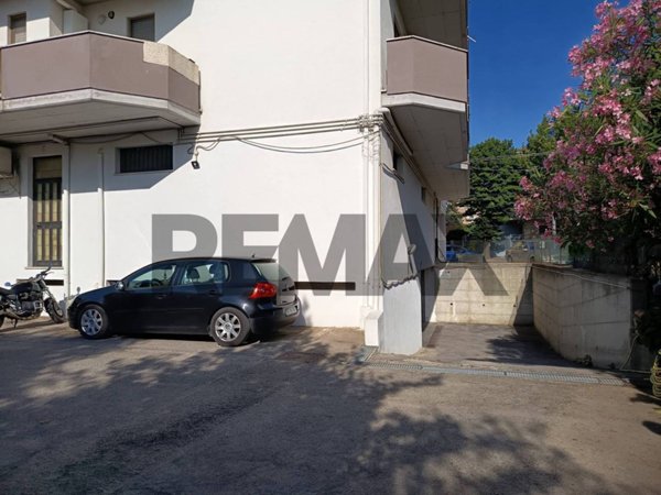 negozio in vendita a Chieti in zona Chieti Scalo