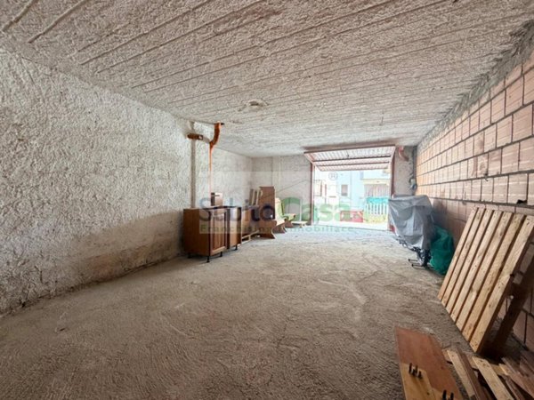 locale di sgombero in vendita a Chieti in zona Tricalle