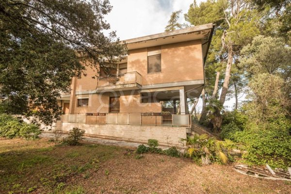 casa indipendente in vendita a Chieti in zona Villa Pini