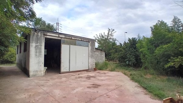 locale di sgombero in vendita a Chieti in zona Brecciarola