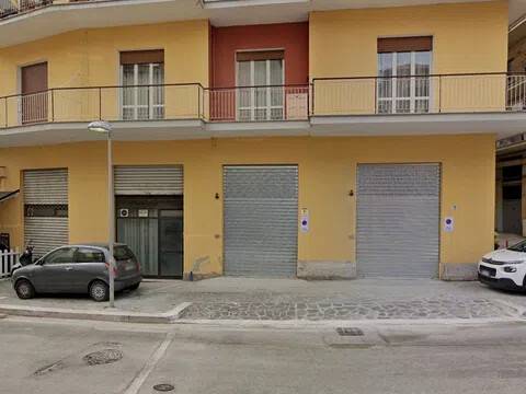 locale commerciale in vendita a Chieti