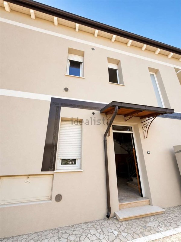 casa indipendente in vendita a Chieti