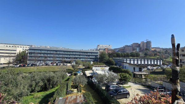 appartamento in vendita a Chieti in zona Colle dell'Ara