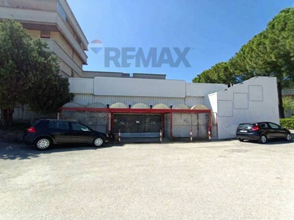 negozio in vendita a Chieti in zona Chieti Scalo